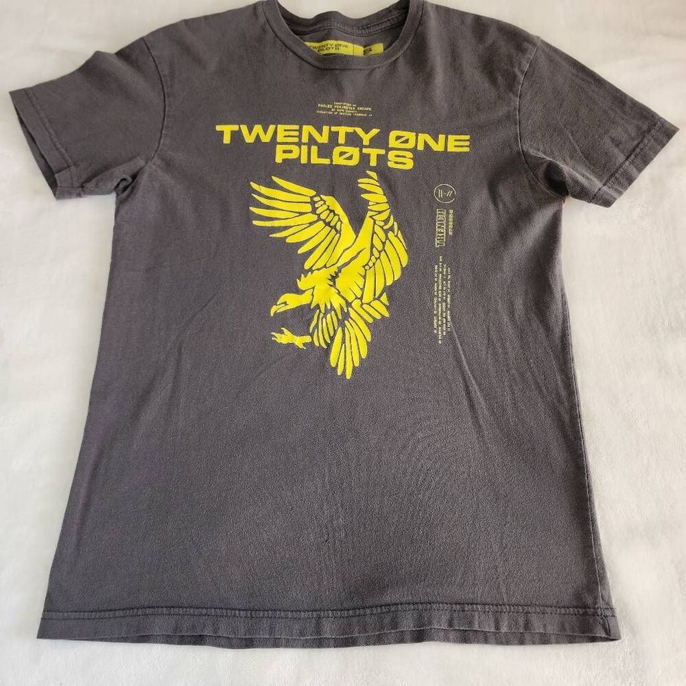 Twenty One Pilots Graphic Tshirt Size Small